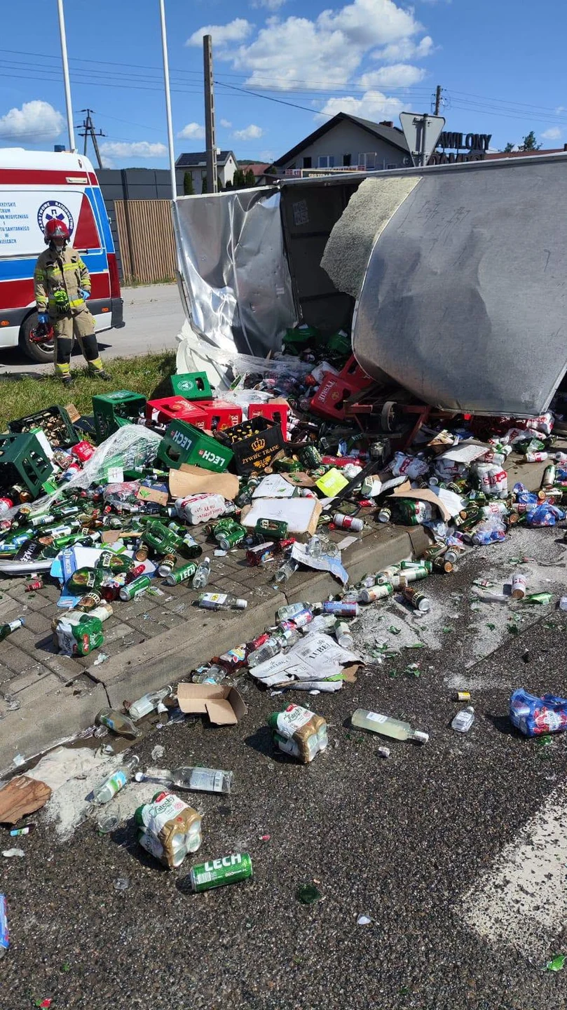 Zderzenie dwóch ciężarówek w Zgórsku. Jeden kierowca w szpitalu