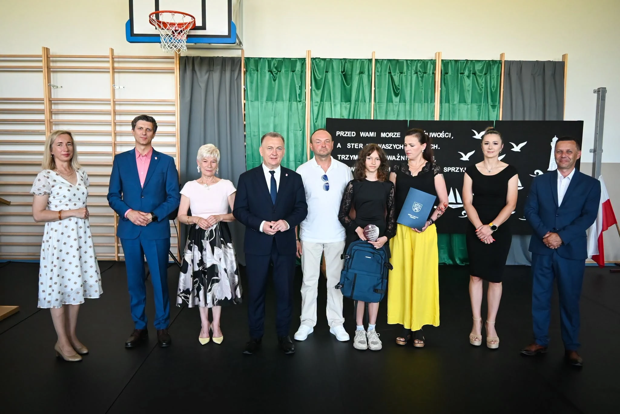 Pożegnanie dyrektor szkoły w Bolminie podczas zakończenia roku — zdjęcie 9