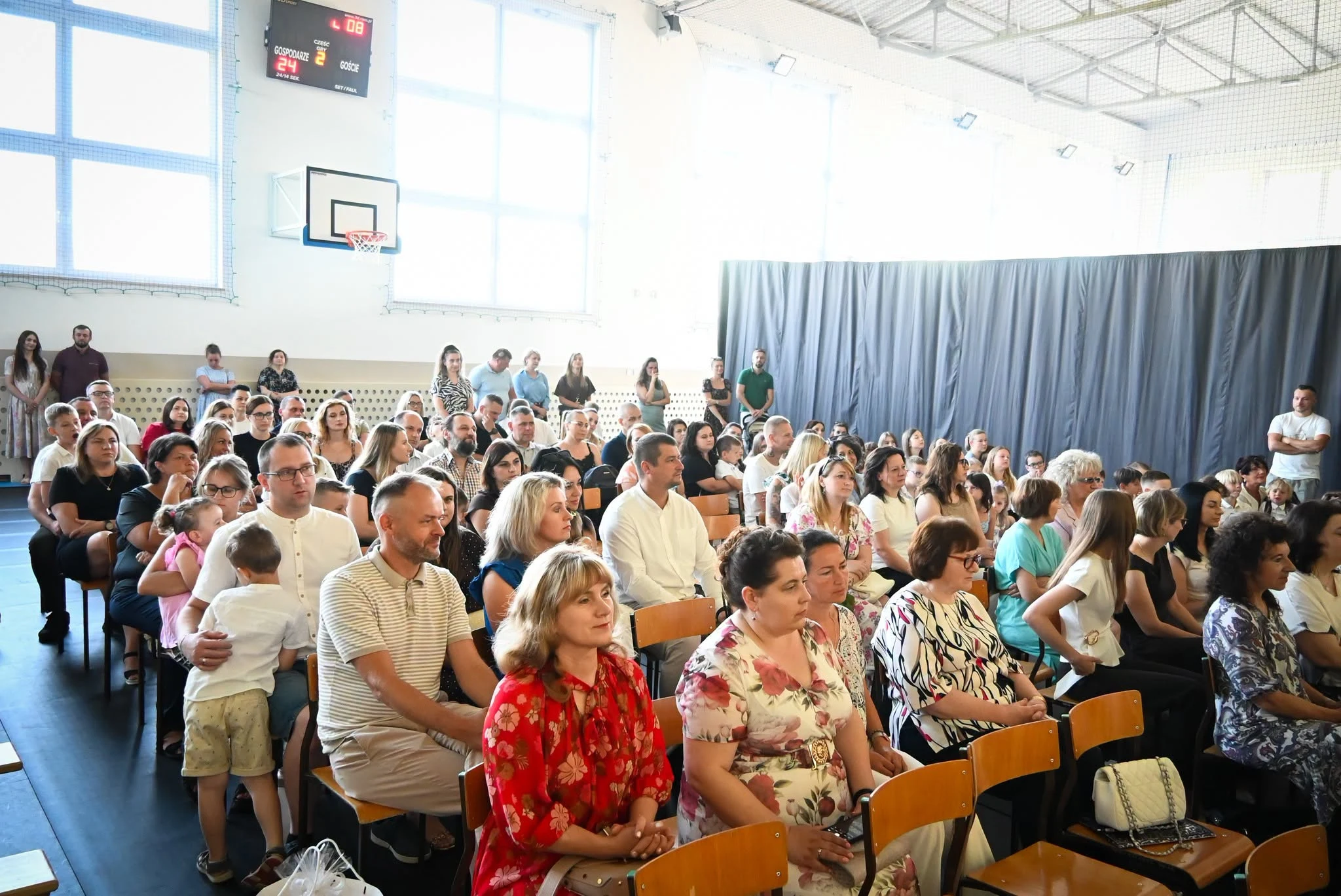 Pożegnanie dyrektor szkoły w Bolminie podczas zakończenia roku — zdjęcie 10