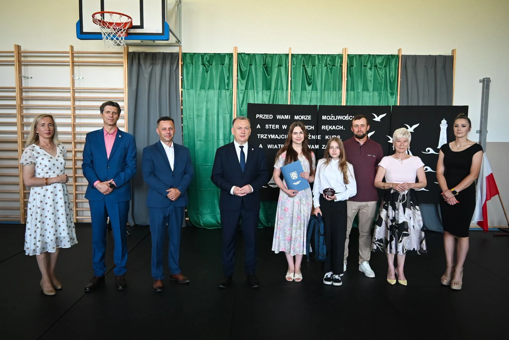 Pożegnanie dyrektor szkoły w Bolminie podczas zakończenia roku — zdjęcie 11