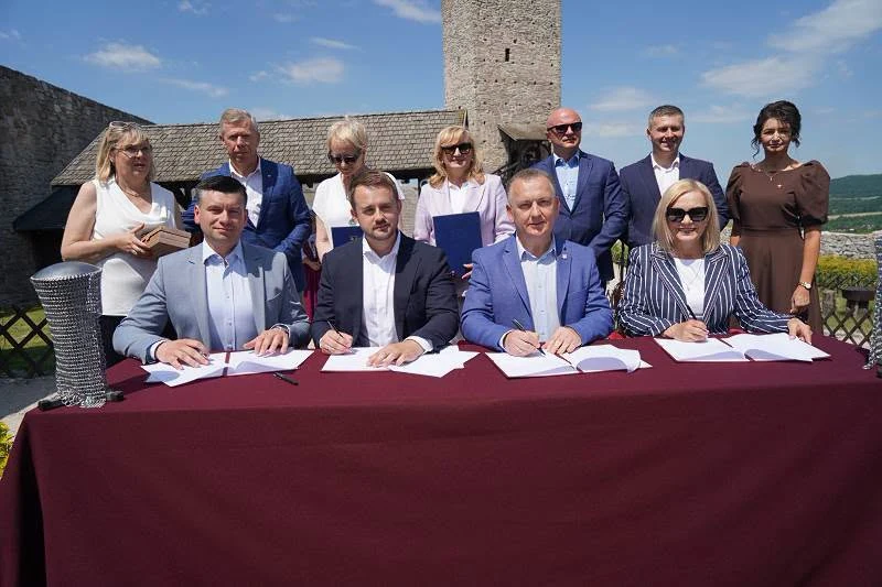 Chęciny i Gródek nad Dunajcem podpisały porozumienie o współpracy — zdjęcie 15