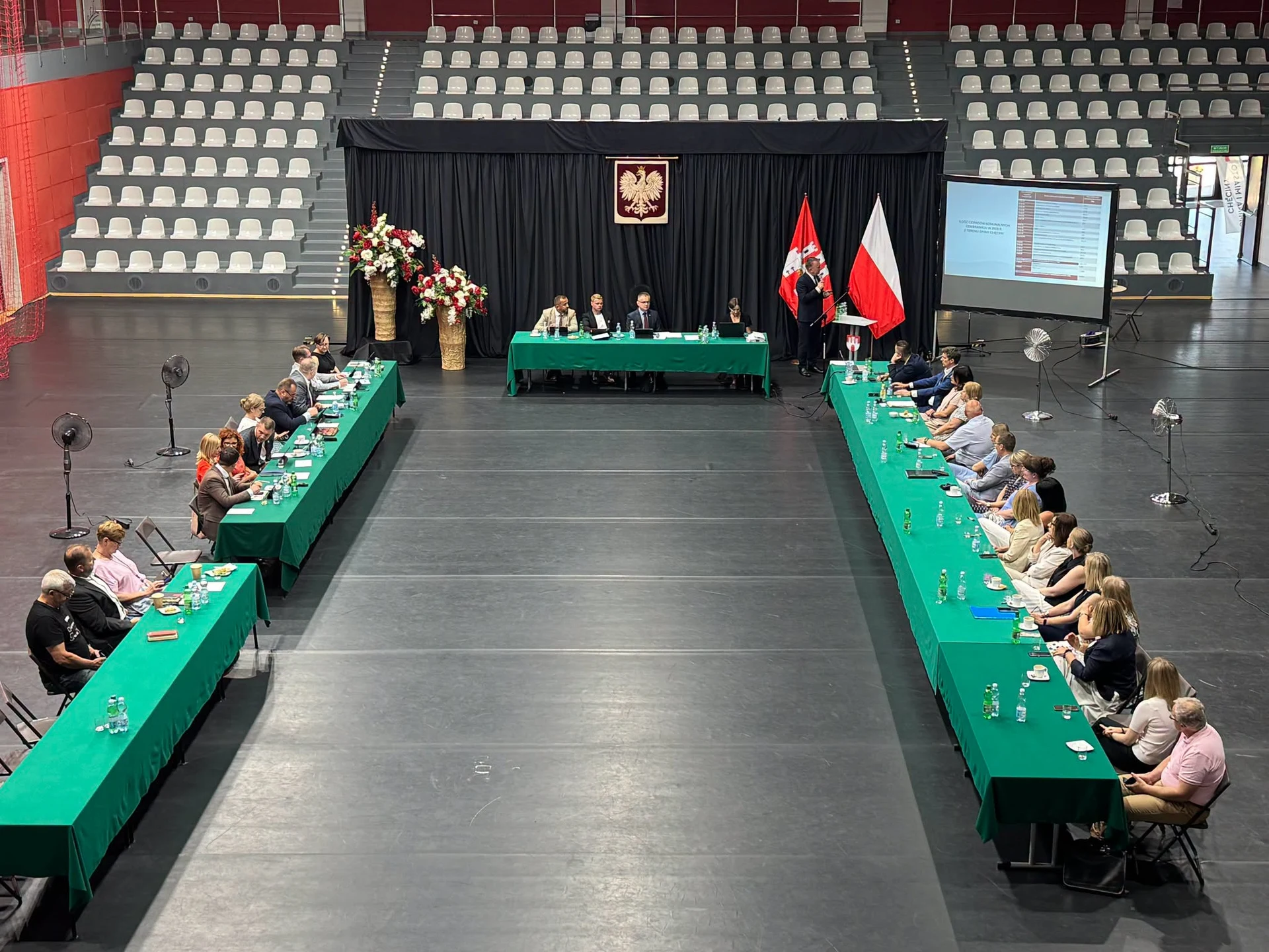 Absolutorium i wotum zaufania dla burmistrza Chęcin. Radni zagłosowali jednogłośnie — zdjęcie 7