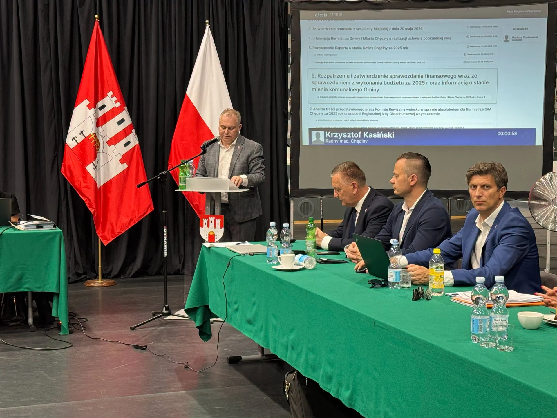 Absolutorium i wotum zaufania dla burmistrza Chęcin. Radni zagłosowali jednogłośnie — zdjęcie 8