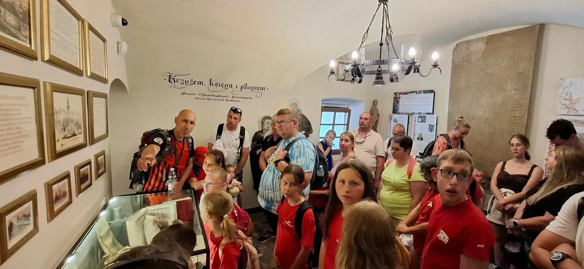Strażacy z Chęcin na wycieczce integracyjnej po Górach Świętokrzyskich — zdjęcie 13