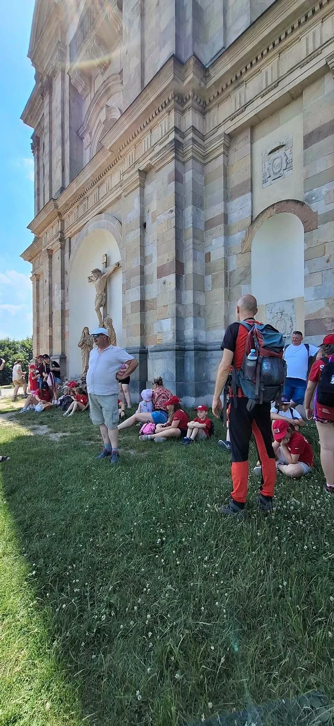 Strażacy z Chęcin na wycieczce integracyjnej po Górach Świętokrzyskich — zdjęcie 18