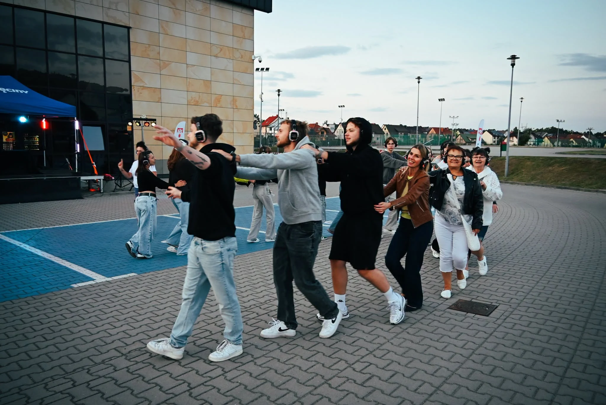 Silent Disco w Chęcinach – wakacyjna zabawa ze słuchawkami — zdjęcie 23